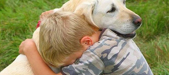 abbraccio cane