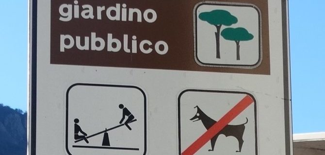 Tar Toscana, la sentenza che disciplina accesso cani nei parchi pubblici.